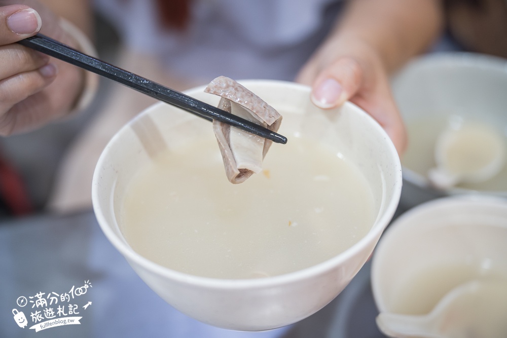 【淡水林記肉圓】直接來一套必吃肉圓.油粿+肉粽,四神湯平價給料飽滿,在地飄香30年好滋味!