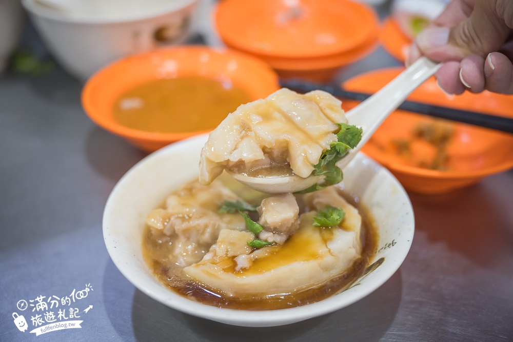 【淡水林記肉圓】直接來一套必吃肉圓.油粿+肉粽,四神湯平價給料飽滿,在地飄香30年好滋味!