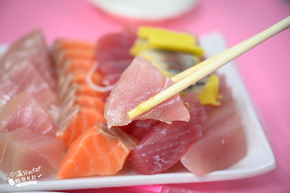 屏東美食|阿興生魚片|霸氣上桌，40片綜合生魚片只要200元~創意活海產料理，後壁湖排隊店!