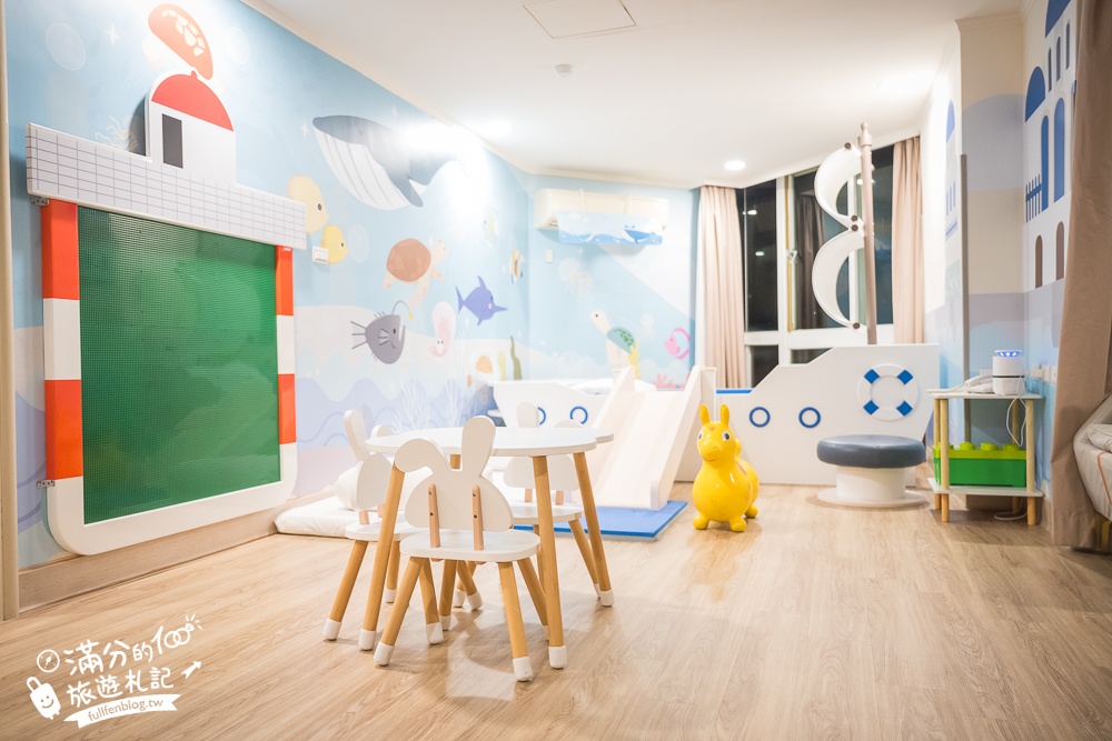 【群策翡翠灣溫泉飯店】二天一夜怎麼玩!海景親子房開箱,房間就能看海溜滑梯,步行一分鐘就到沙灘!