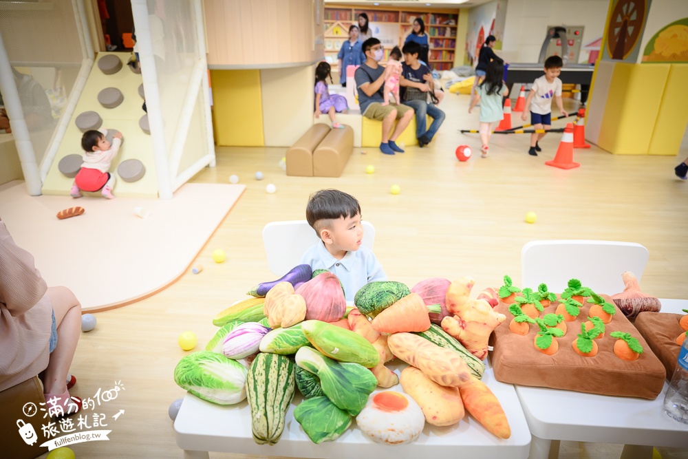 【群策翡翠灣溫泉飯店】二天一夜怎麼玩!海景親子房開箱,房間就能看海溜滑梯,步行一分鐘就到沙灘!