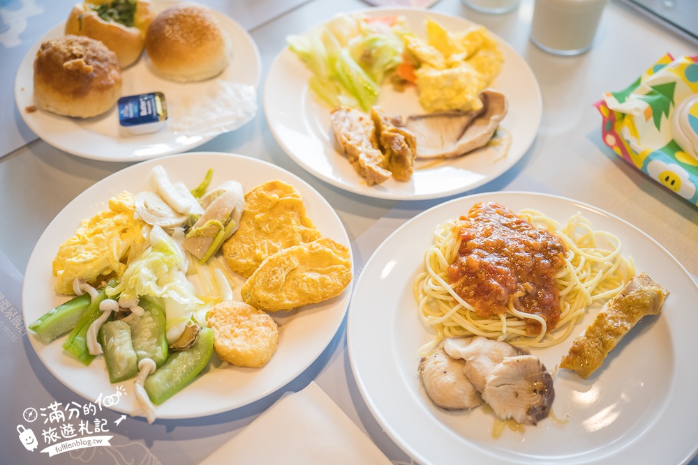 【群策翡翠灣溫泉飯店】二天一夜怎麼玩!海景親子房開箱,房間就能看海溜滑梯,步行一分鐘就到沙灘!