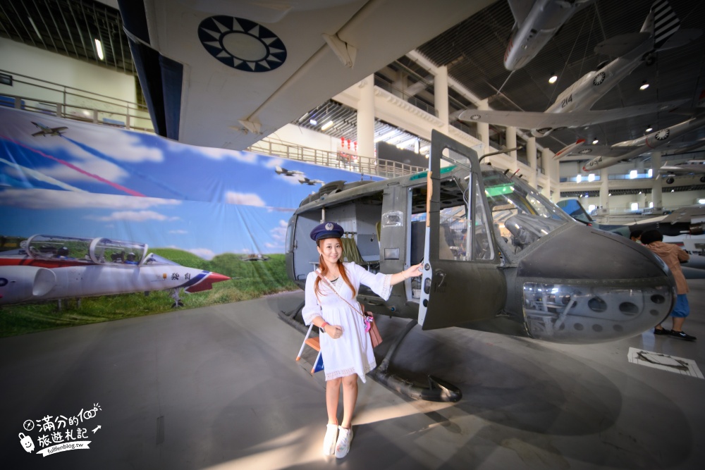 高雄景點【航空教育展示館】最新門票資訊玩樂攻略,全國唯一懸吊博物館,變裝開飛機好酷又好玩!