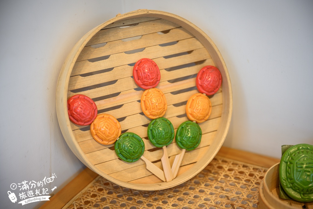 宜蘭美食【小食粑】礁溪人氣小甜點,掌中迷你紅龜粿,小巧可愛充滿喜氣口感佳!