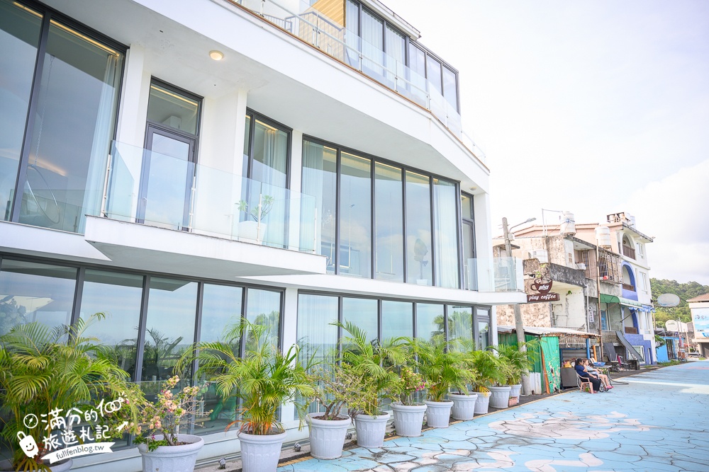 宜蘭民宿推薦【PLAY Hotel】頭城最美海景民宿,泡大浴缸看龜山島,早餐是超澎湃海鮮粥超推!