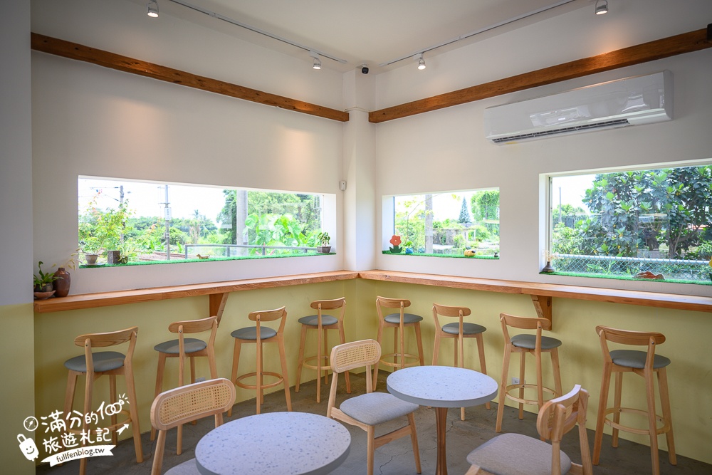 宜蘭新景點【甜島冰菓】火車第一排的特色冰店,與火豚一起呷冰看飛車,呷燒吹冷氣!