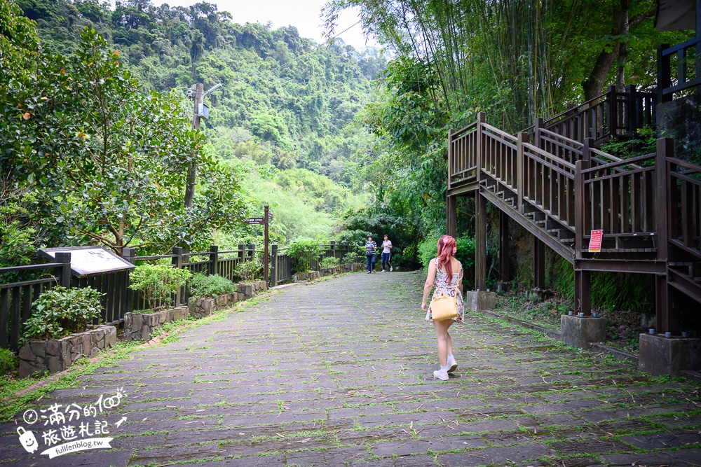 新竹【水濂洞步道】獅頭山裡的天然洞穴,10分鐘就能抵達的岩洞秘境,隱身百年寺廟有拜有保佑!