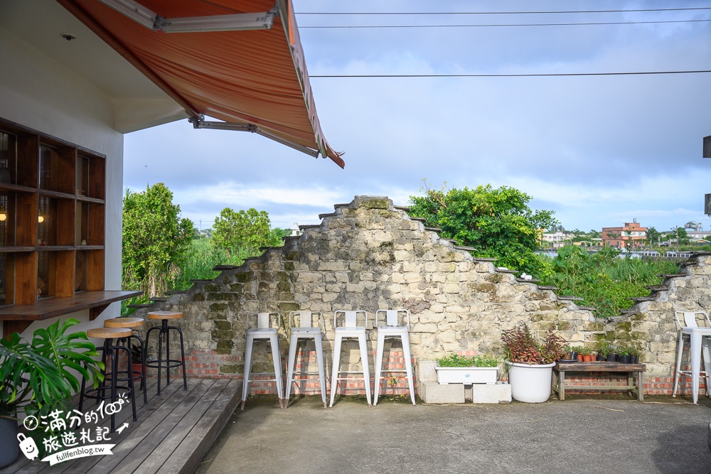 宜蘭景點【牛頭司親子體驗農場】體驗餵牛吃草.幫牛梳毛.洗澡好好玩,還能吃牛汶水牧草冰, 純樸萌牛小村落!