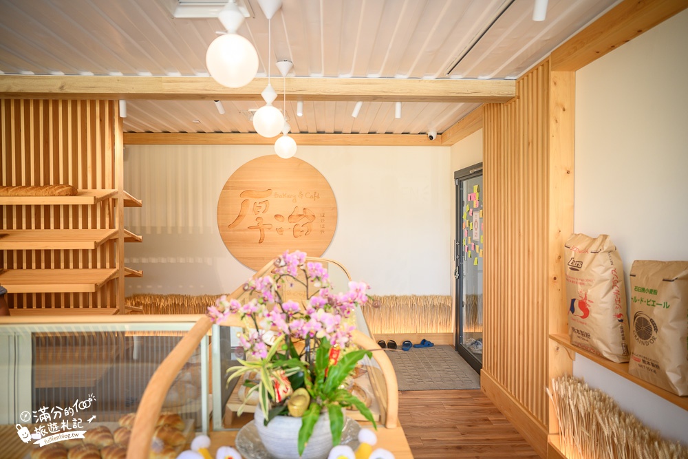 桃園景點|厚冶Bakery&Cafe|日式烘焙咖啡館.叢林風網美牆|唯美玻璃屋~熊本熊陪你下午茶!