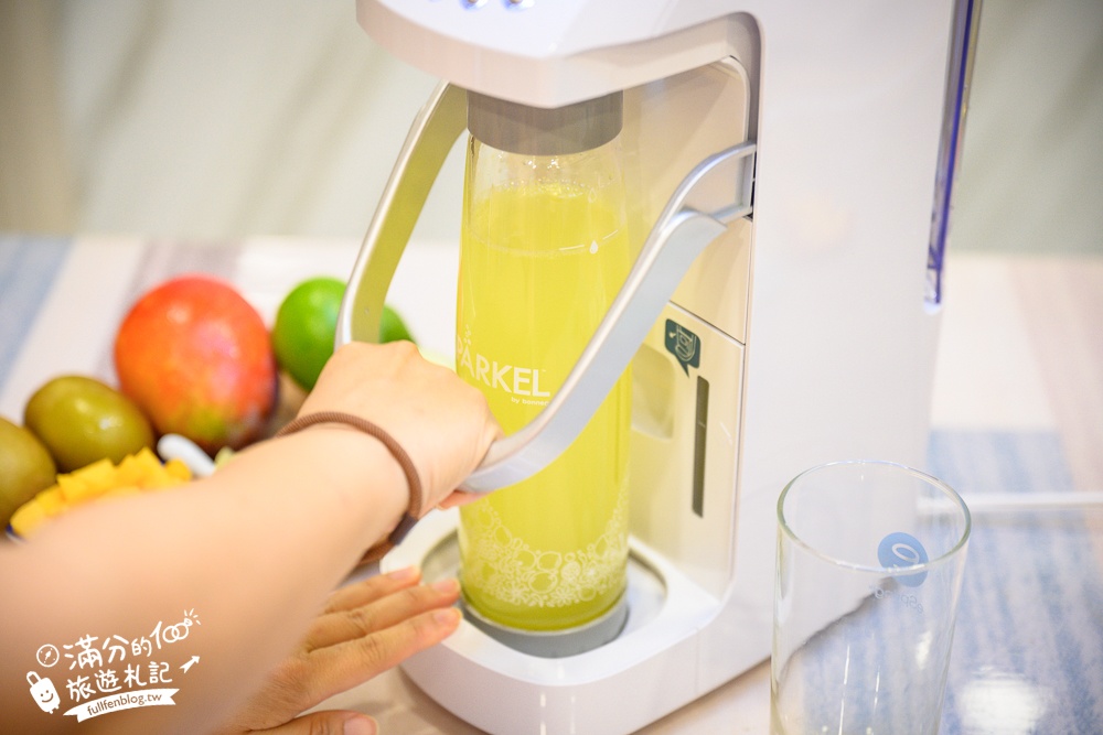【Sparkel萬用氣泡水機推薦】免使用鋼瓶的氣泡水機,可直接加入水果.冰塊和糖漿,和小孩在家也能輕鬆DIY好喝的氣泡飲!