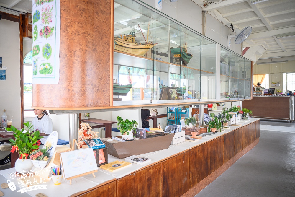 台南【舫 Home Cafe】全台唯一海上船隻咖啡館.全預約制,登船喝咖啡欣賞漁港風光!