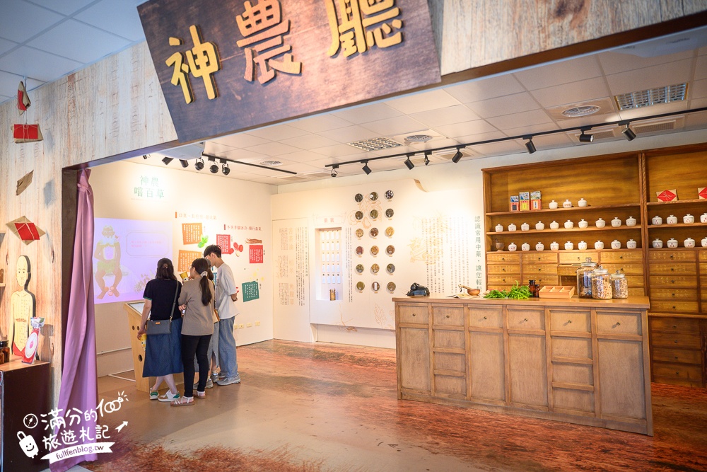新竹【湖口好客文創園區】免門票親子景點.古玩遊樂.趣味DIY,穿傳統古禮服~走訪復古紅磚老街!