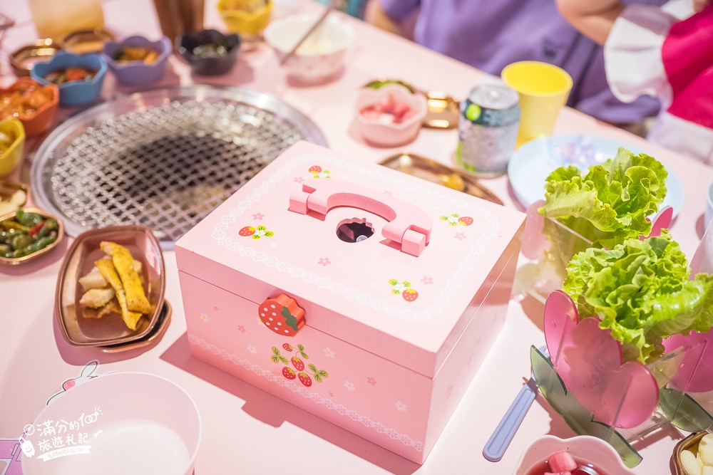 宜蘭景點【Pink Oni粉紅姐姐韓式料理】粉紅系韓式烤肉餐廳,韓服.高校服.芭比服體驗超好拍!