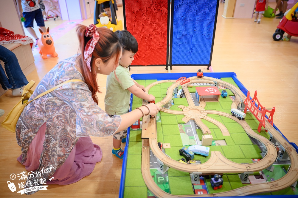 彰化親子餐廳【屁格豬火鍋餐廳親子樂園】用餐收費方式.粉紅豬主題親子餐廳,附兩層樓兒童遊戲區玩翻天!