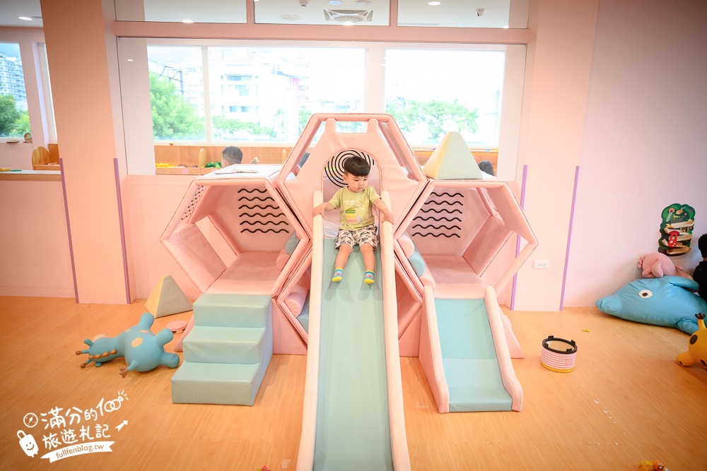彰化親子餐廳【屁格豬火鍋餐廳親子樂園】用餐收費方式.粉紅豬主題親子餐廳,附兩層樓兒童遊戲區玩翻天!