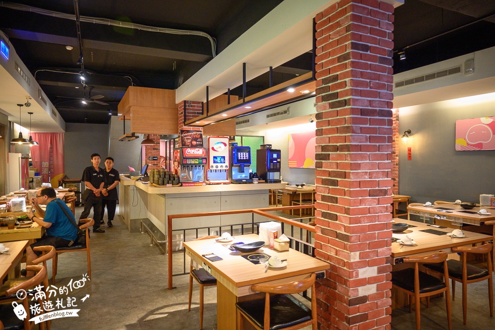桃園火鍋推薦【肉多多火鍋桃園中華店】$268超過70種火鍋料吃到飽,還能玩跳棋象棋夾娃娃機,加入會員好康肉片領不完!