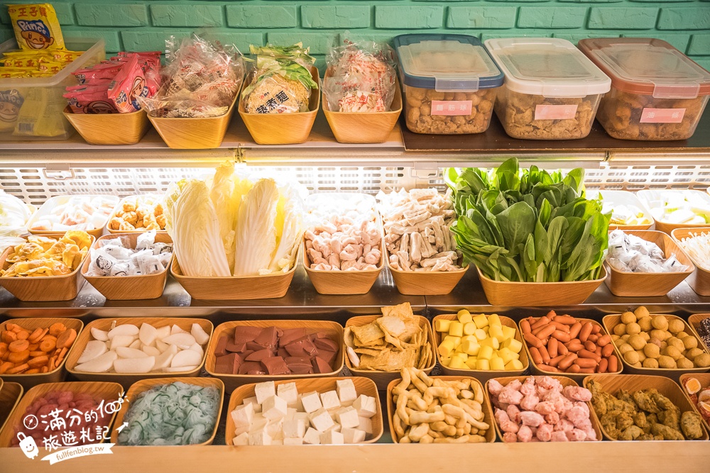 桃園火鍋推薦【肉多多火鍋桃園中華店】$268超過70種火鍋料吃到飽,還能玩跳棋象棋夾娃娃機,加入會員好康肉片領不完!