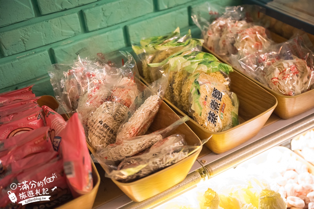 桃園火鍋推薦【肉多多火鍋桃園中華店】$268超過70種火鍋料吃到飽,還能玩跳棋象棋夾娃娃機,加入會員好康肉片領不完!