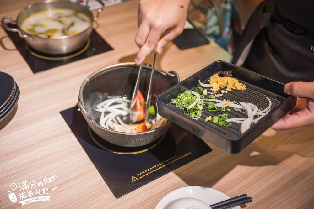 桃園火鍋推薦【肉多多火鍋桃園中華店】$268超過70種火鍋料吃到飽,還能玩跳棋象棋夾娃娃機,加入會員好康肉片領不完!