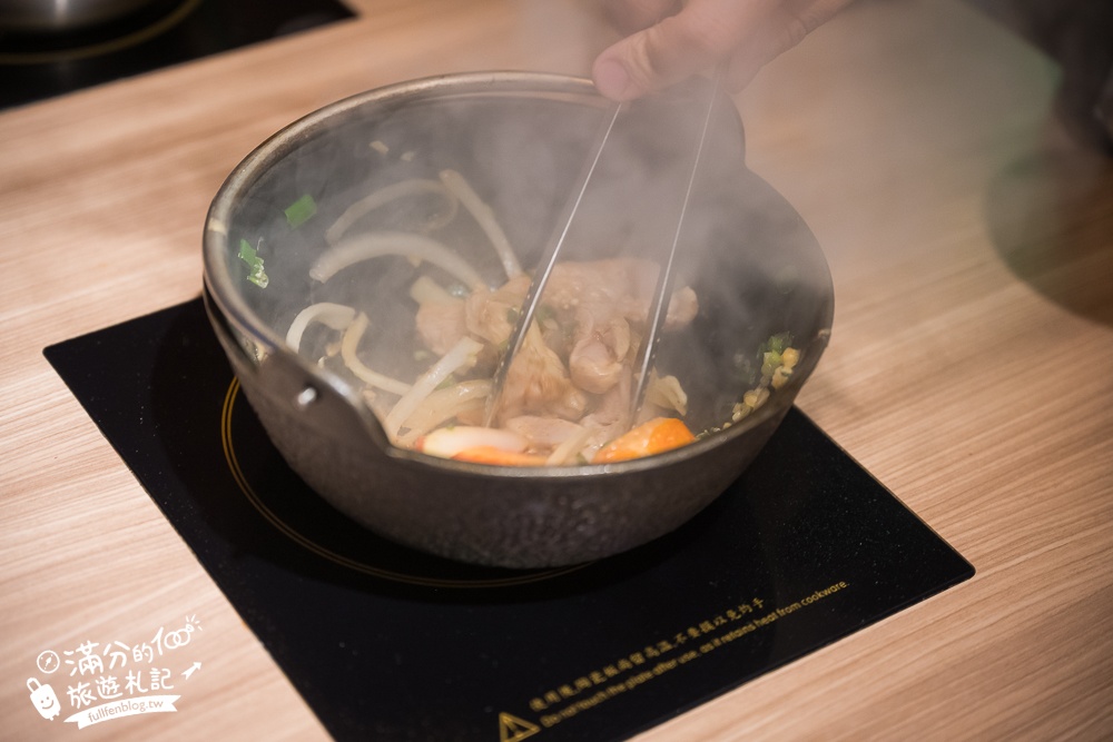 桃園火鍋推薦【肉多多火鍋桃園中華店】$268超過70種火鍋料吃到飽,還能玩跳棋象棋夾娃娃機,加入會員好康肉片領不完!
