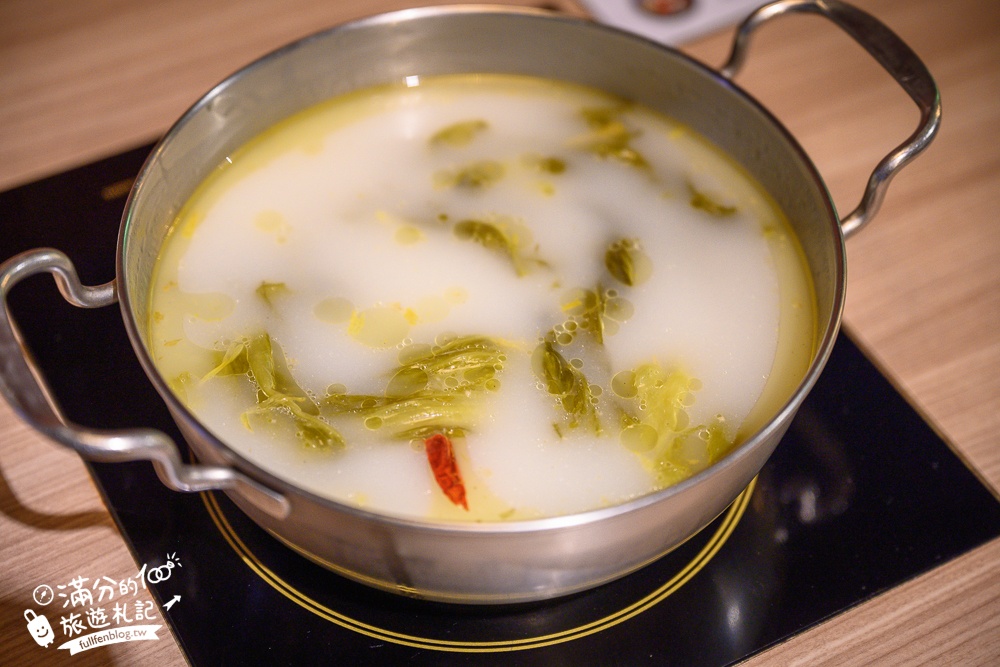 桃園火鍋推薦【肉多多火鍋桃園中華店】$268超過70種火鍋料吃到飽,還能玩跳棋象棋夾娃娃機,加入會員好康肉片領不完!