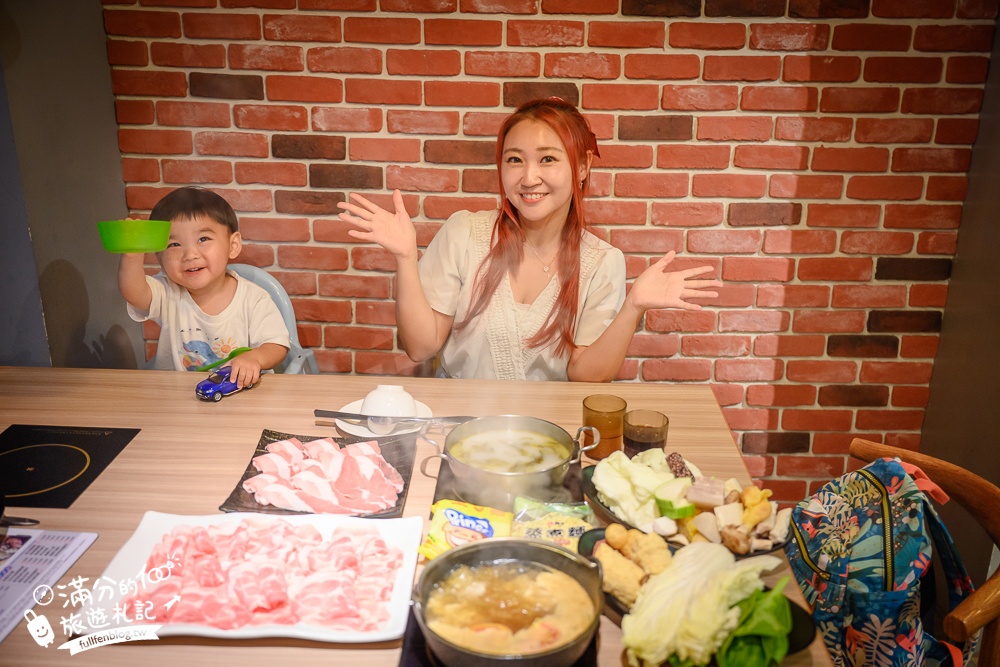 桃園火鍋推薦【肉多多火鍋桃園中華店】$268超過70種火鍋料吃到飽,還能玩跳棋象棋夾娃娃機,加入會員好康肉片領不完!