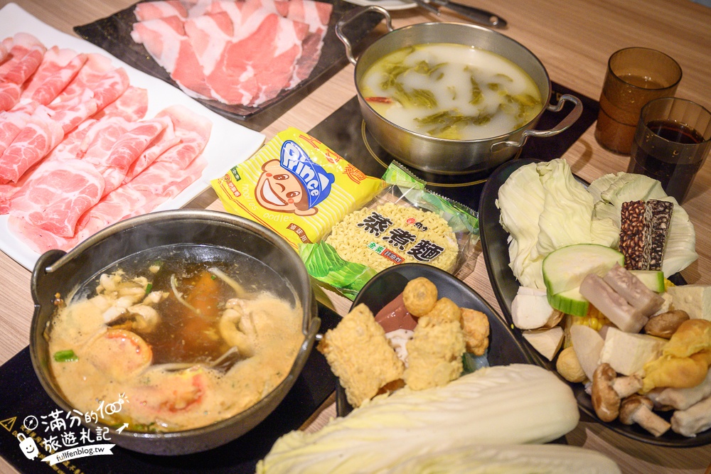 桃園火鍋推薦【肉多多火鍋桃園中華店】$268超過70種火鍋料吃到飽,還能玩跳棋象棋夾娃娃機,加入會員好康肉片領不完!