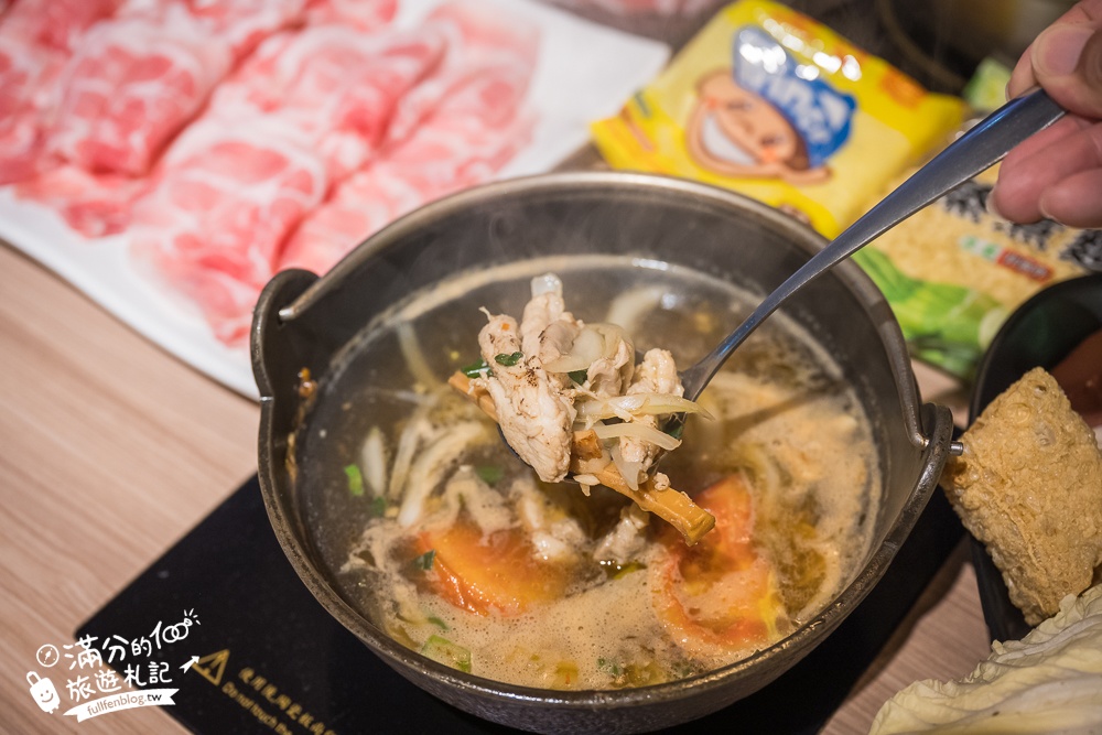 桃園火鍋推薦【肉多多火鍋桃園中華店】$268超過70種火鍋料吃到飽,還能玩跳棋象棋夾娃娃機,加入會員好康肉片領不完!
