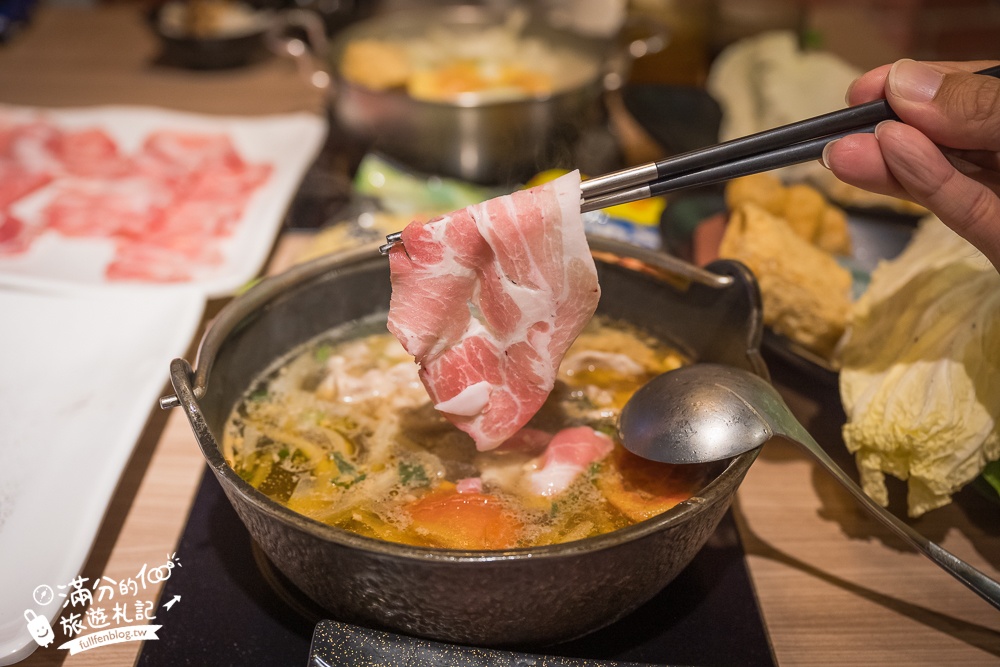 桃園火鍋推薦【肉多多火鍋桃園中華店】$268超過70種火鍋料吃到飽,還能玩跳棋象棋夾娃娃機,加入會員好康肉片領不完!