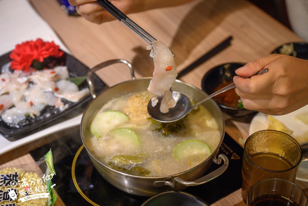 桃園火鍋推薦【肉多多火鍋桃園中華店】$268超過70種火鍋料吃到飽,還能玩跳棋象棋夾娃娃機,加入會員好康肉片領不完!