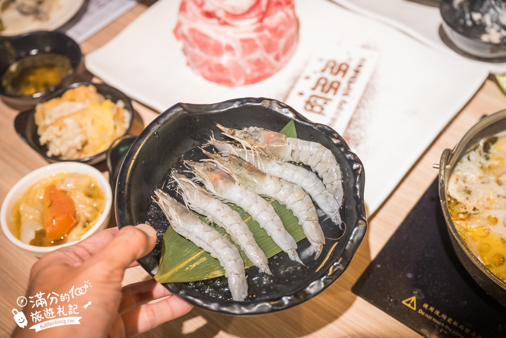 桃園火鍋推薦【肉多多火鍋桃園中華店】$268超過70種火鍋料吃到飽,還能玩跳棋象棋夾娃娃機,加入會員好康肉片領不完!