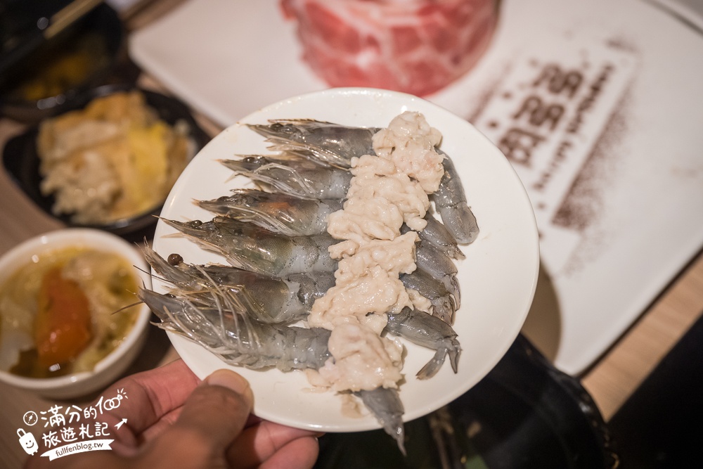 桃園火鍋推薦【肉多多火鍋桃園中華店】$268超過70種火鍋料吃到飽,還能玩跳棋象棋夾娃娃機,加入會員好康肉片領不完!