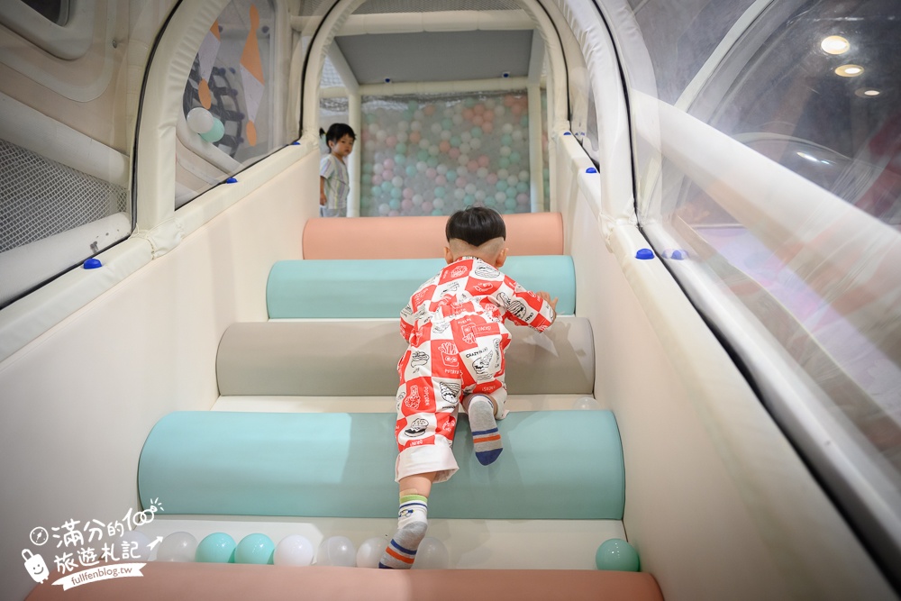 台中親子餐廳【小島3.5度親子餐廳】船隻上的侏羅紀,強大兒童遊戲區,用餐不限時暢遊太放電了!