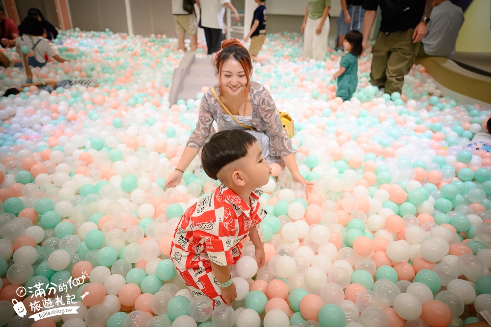 台中親子餐廳【小島3.5度親子餐廳】船隻上的侏羅紀,強大兒童遊戲區,用餐不限時暢遊太放電了!
