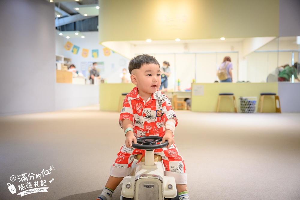 台中親子餐廳【小島3.5度親子餐廳】船隻上的侏羅紀,強大兒童遊戲區,用餐不限時暢遊太放電了!