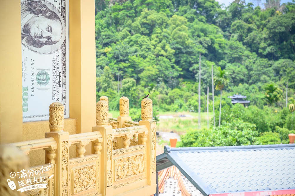 【嘉義歡喜財神廟】嘉義中埔最美財神廟,巨無霸鈔票元寶宮殿,來摸鈔票.扇濟公扇.打小人,讓你整年財源滾滾!