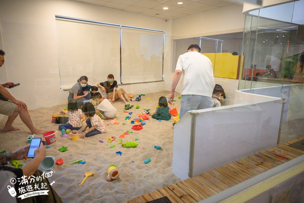 台中親子餐廳【小島3.5度親子餐廳】船隻上的侏羅紀,強大兒童遊戲區,用餐不限時暢遊太放電了!