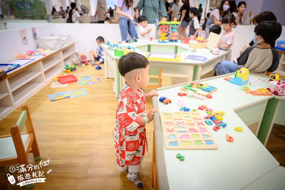 台中親子餐廳【小島3.5度親子餐廳】船隻上的侏羅紀,強大兒童遊戲區,用餐不限時暢遊太放電了!