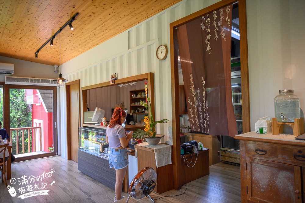 嘉義景點【綠盈牧場親子餐廳】萌牛玻璃屋裡用餐,可以釣魚.玩滑梯和跳跳馬.荷蘭馬廄好亮眼!