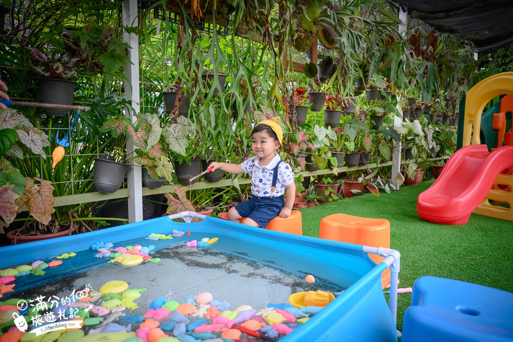 嘉義景點【綠盈牧場親子餐廳】萌牛玻璃屋裡用餐,可以釣魚.玩滑梯和跳跳馬.荷蘭馬廄好亮眼!