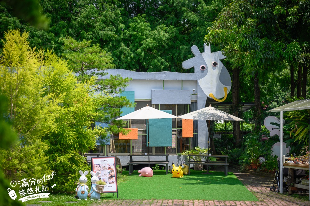 嘉義景點【綠盈牧場親子餐廳】萌牛玻璃屋裡用餐,可以釣魚.玩滑梯和跳跳馬.荷蘭馬廄好亮眼!