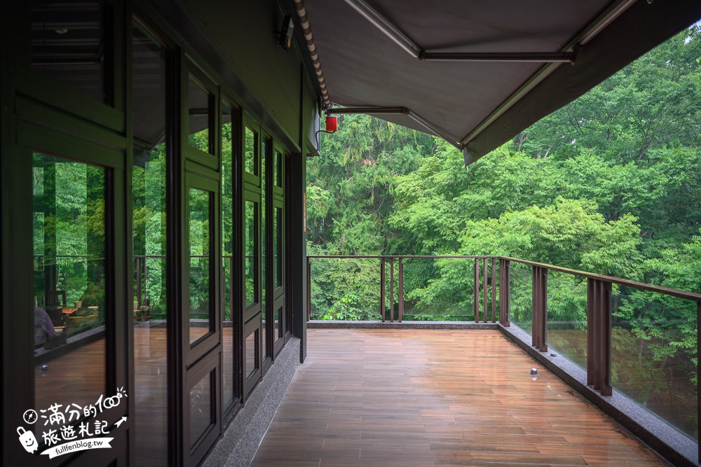 溪頭必吃美食【菇神鹿谷店】米其林必比登推薦餐廳,巨無霸香菇童趣好拍,招牌百鍋鍋套餐平價又澎湃!