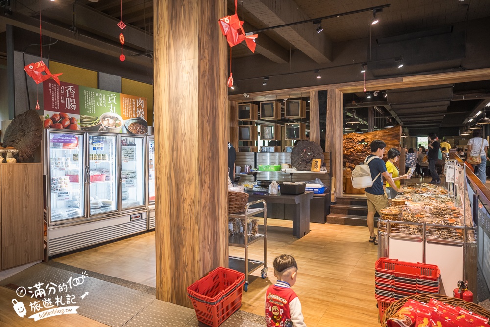 溪頭必吃美食【菇神鹿谷店】米其林必比登推薦餐廳,巨無霸香菇童趣好拍,招牌百鍋鍋套餐平價又澎湃!