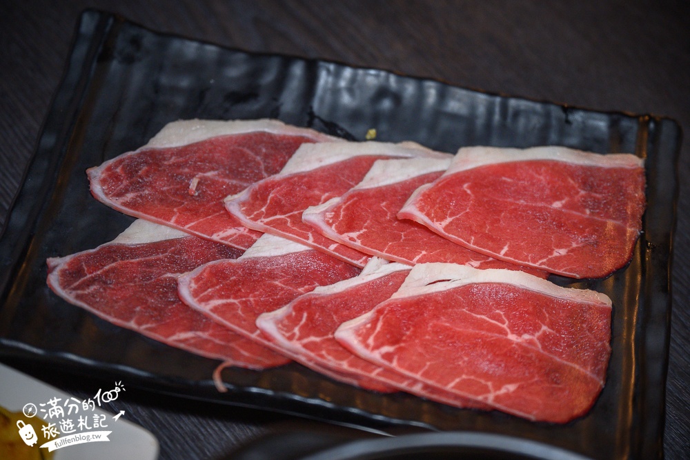 溪頭必吃美食【菇神鹿谷店】米其林必比登推薦餐廳,巨無霸香菇童趣好拍,招牌百鍋鍋套餐平價又澎湃!