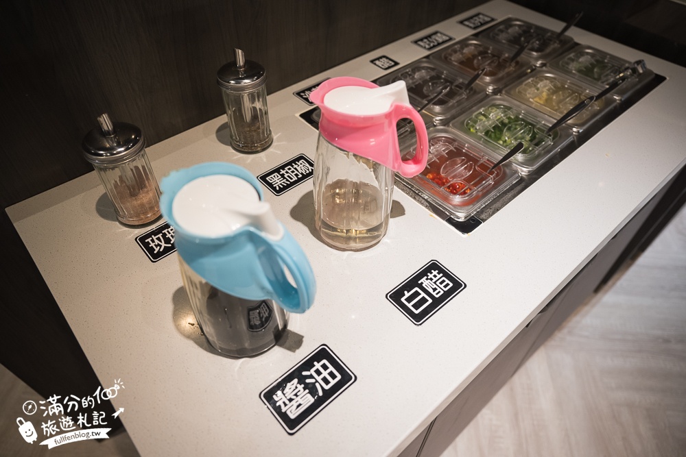 台中【一饌泰式燒烤火鍋北屯店】欲罷不能的泰式銅板烤肉和泰式酸辣湯底.蔬食飲料冰淇淋通通無限暢飲!