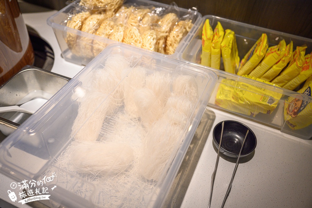 台中【一饌泰式燒烤火鍋北屯店】欲罷不能的泰式銅板烤肉和泰式酸辣湯底.蔬食飲料冰淇淋通通無限暢飲!