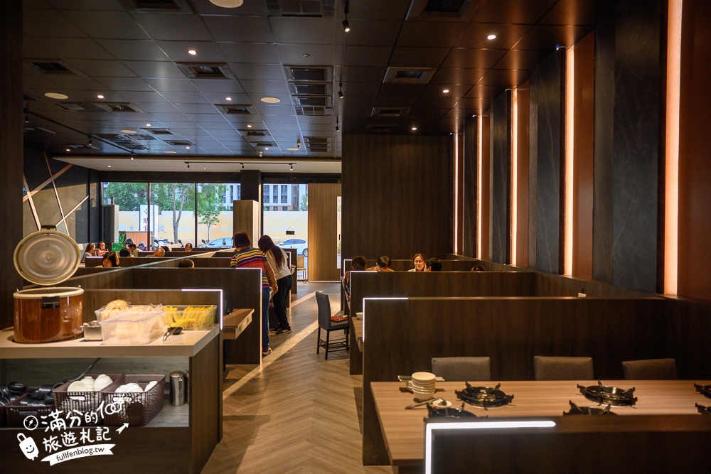 台中【一饌泰式燒烤火鍋北屯店】欲罷不能的泰式銅板烤肉和泰式酸辣湯底.蔬食飲料冰淇淋通通無限暢飲!