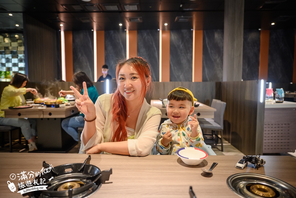 台中【一饌泰式燒烤火鍋北屯店】欲罷不能的泰式銅板烤肉和泰式酸辣湯底.蔬食飲料冰淇淋通通無限暢飲!