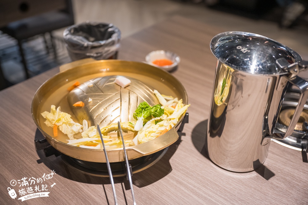 台中【一饌泰式燒烤火鍋北屯店】欲罷不能的泰式銅板烤肉和泰式酸辣湯底.蔬食飲料冰淇淋通通無限暢飲!