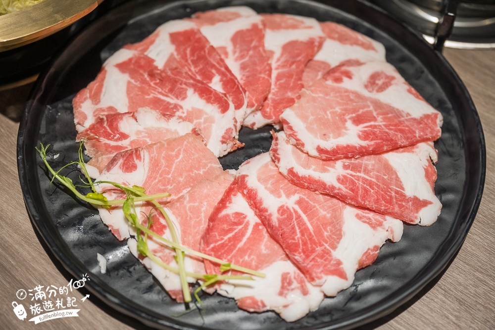 台中【一饌泰式燒烤火鍋北屯店】欲罷不能的泰式銅板烤肉和泰式酸辣湯底.蔬食飲料冰淇淋通通無限暢飲!